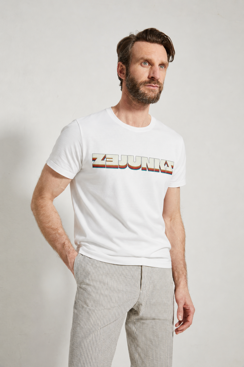T-shirt porté par un homme